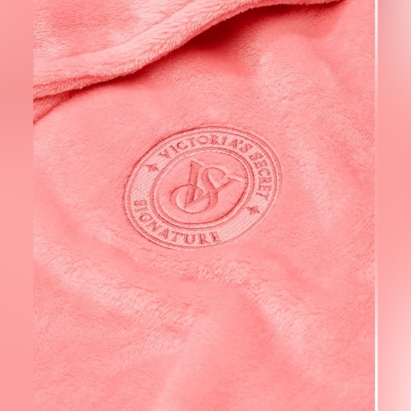 BRAND NEW VICTORIA'S SECRET Short Cozy Robe - Picture 2 of 5
